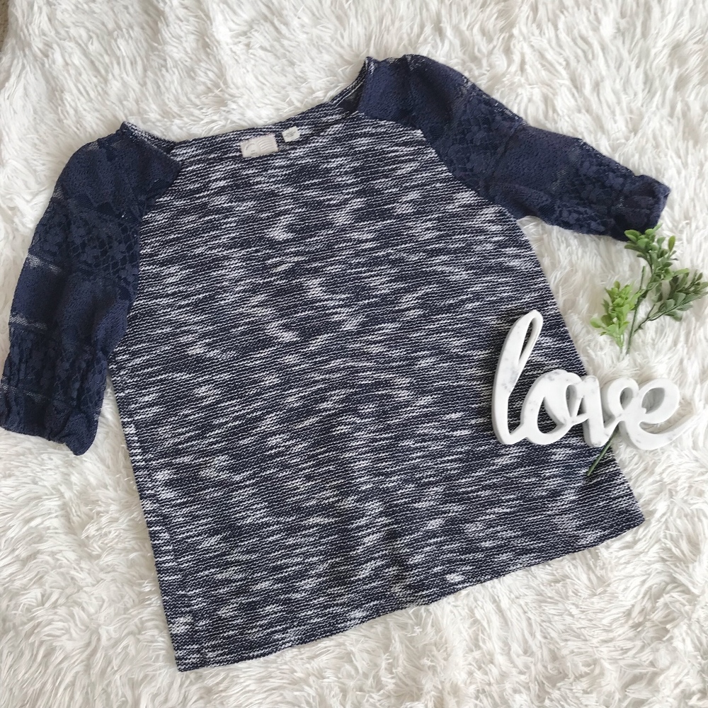◦ ANTHROPOLOGIE ◦ Postmark Patel Top Lace Sleeves